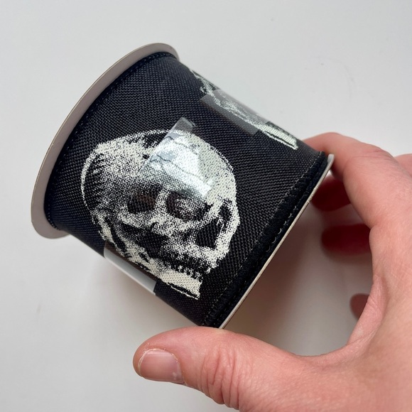 🎯3/$10 NWT Black Wire Edge Skull Ribbon Maker’s Halloween - Picture 1 of 4